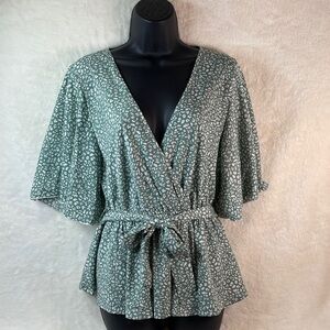 Green Floral Wrap Top Women’s Size Large Tie Waist Peplum Blouse Short Sleeve